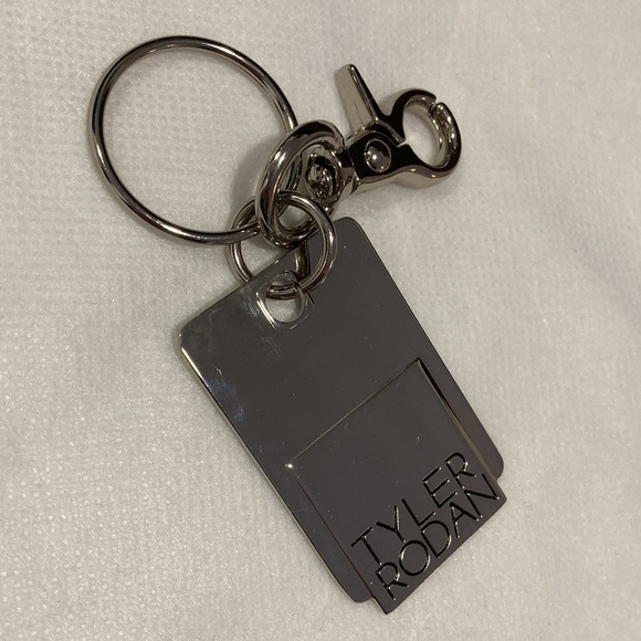 NWOT - TYLER RODAN Engraved Silvertone Mirrored Charm, Keyring & Lever Back Claw - Picture 2 of 6